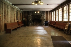 Lodge with 2 fireplaces for meeting, wedding, special event